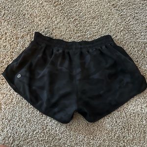 Hotty hot 2.5 “ camo lululemon shorts